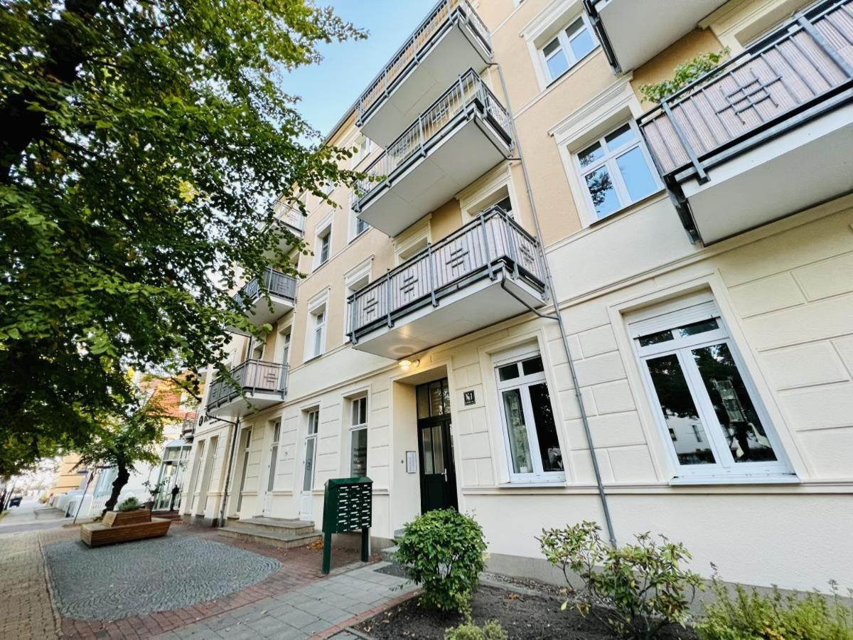 Apartamento Charlotte, Direkt Am Kurpark Rostock Exterior foto